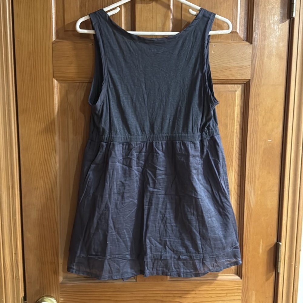 Gap maternity sleeveless top size medium. - Picture 4 of 7